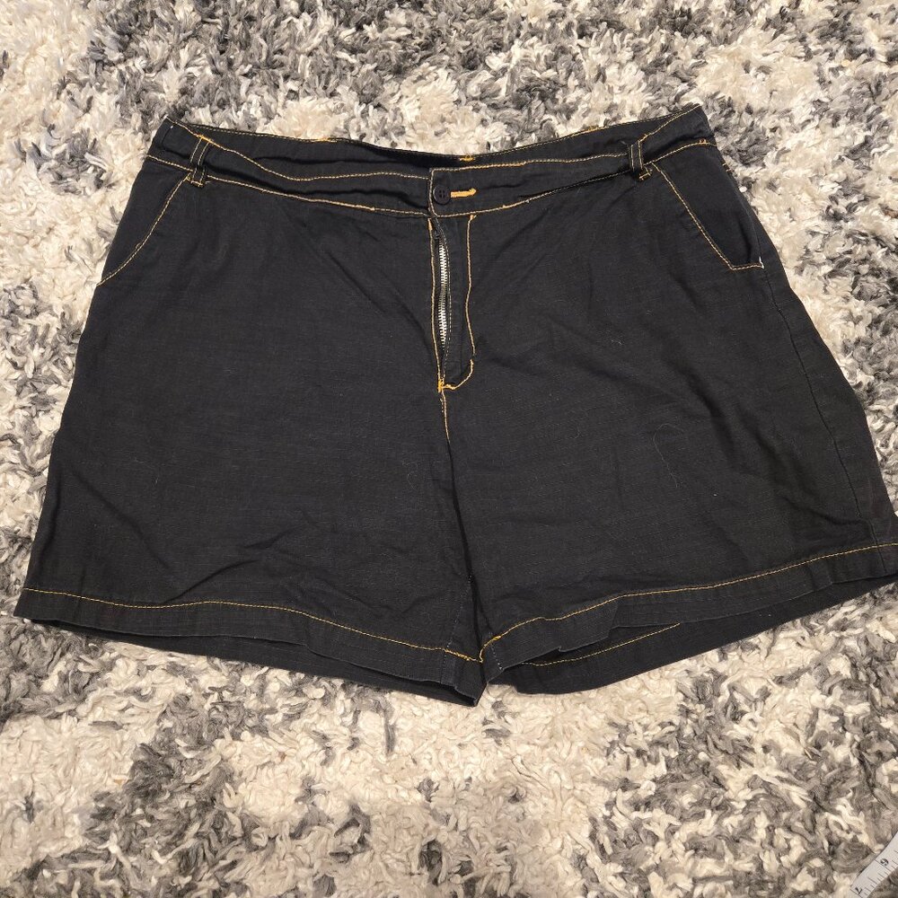 Wearever Women’s Contrast Stitch High-Rise Shorts | Size 13 | Black